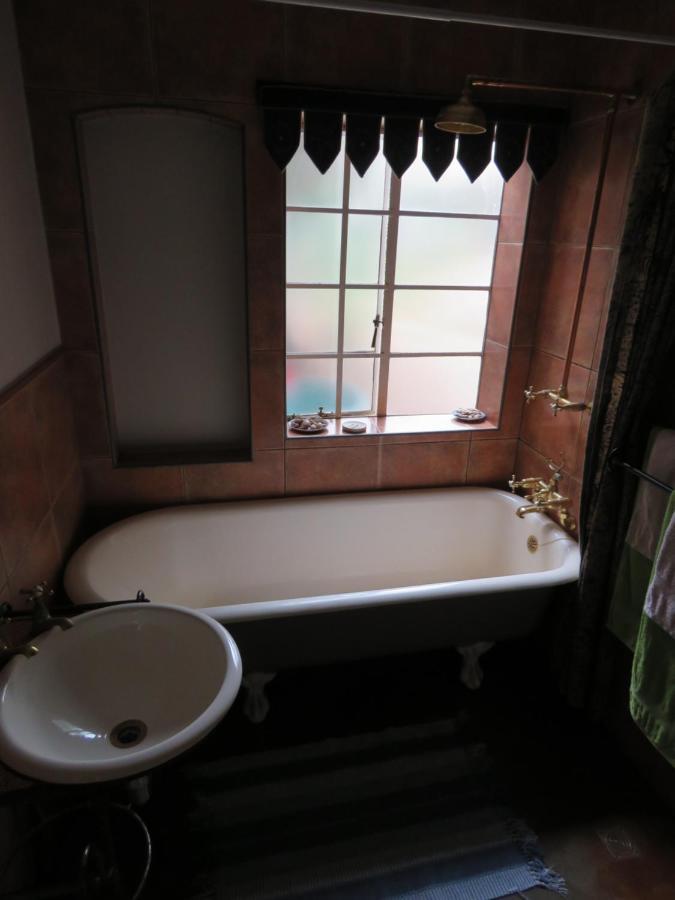 Fountain Baths Guest Cottages Barberton Exteriör bild
