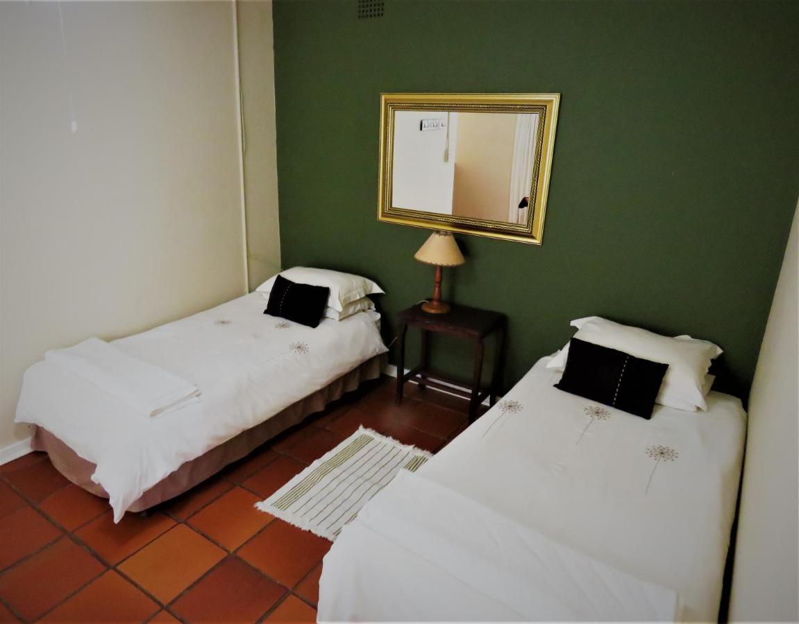 Fountain Baths Guest Cottages Barberton Exteriör bild